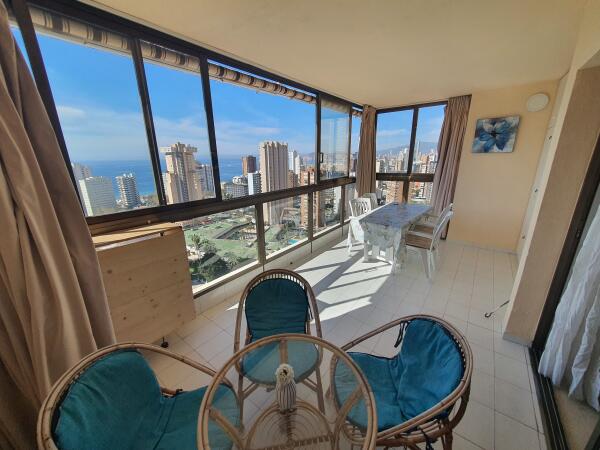 APARTMENT WITH SEA VIEWS IN BENIDORM